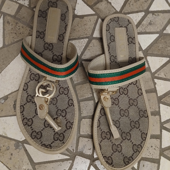 Gucci Slippers Flats Size 41 used RED GREEN Ribbon. Read - Picture 12 of 16